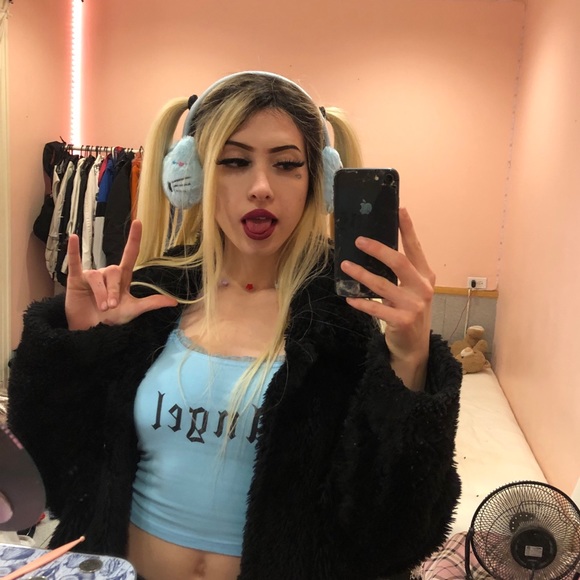 Meet your Posher, Angelique - Picture 1 of 1